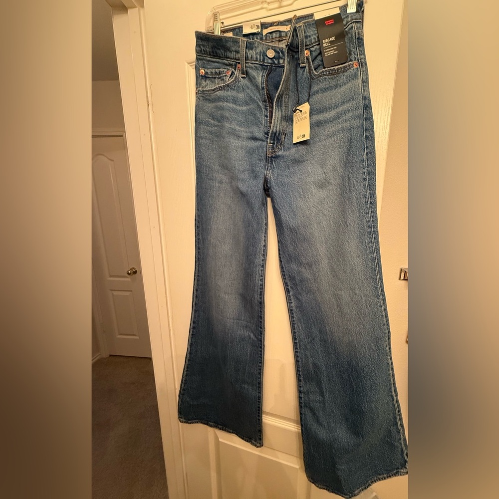 Levi's Premium Ribcage Bell Women’s Jeans 28W x 34L